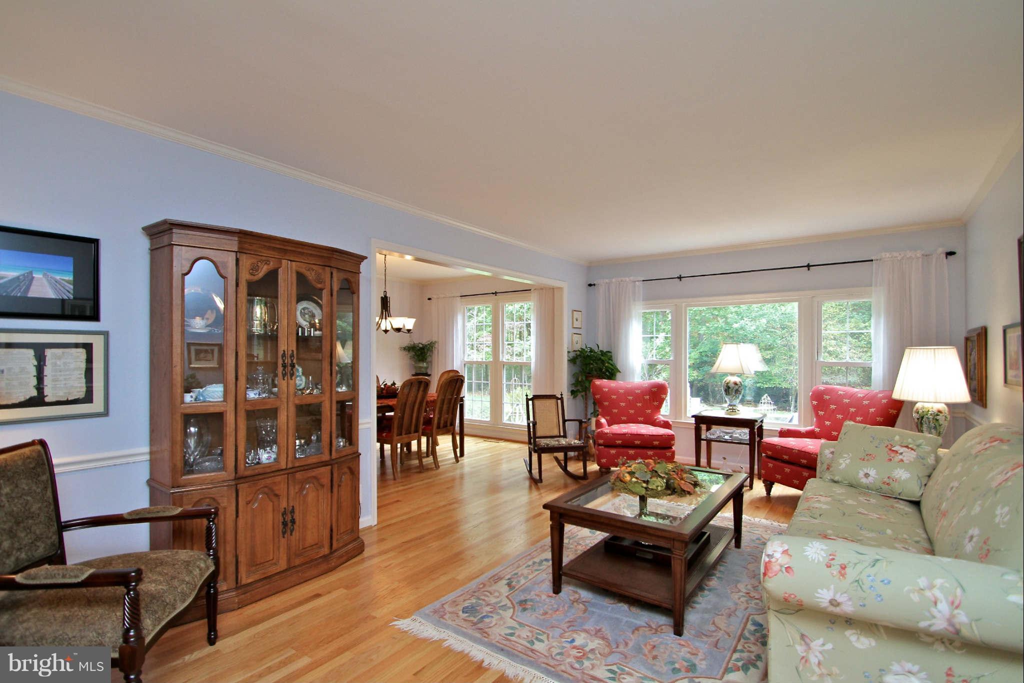 2014 Adams Hill Road Vienna, VA 22182 - Photo 4 of 30 Living Room
