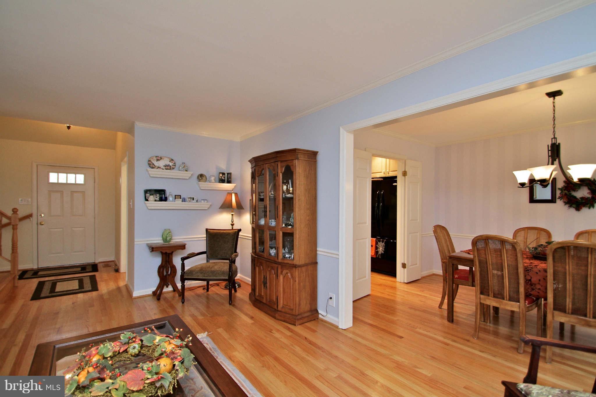 2014 Adams Hill Road Vienna, VA 22182 - Photo 5 of 30 Living Room