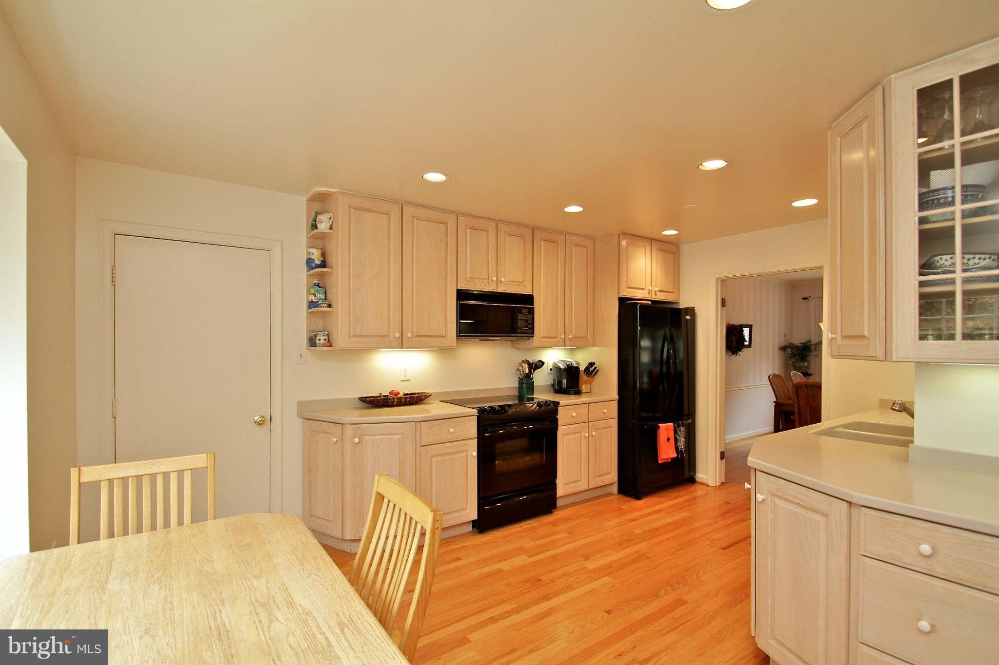 2014 Adams Hill Road Vienna, VA 22182 - Photo 7 of 30 Kitchen