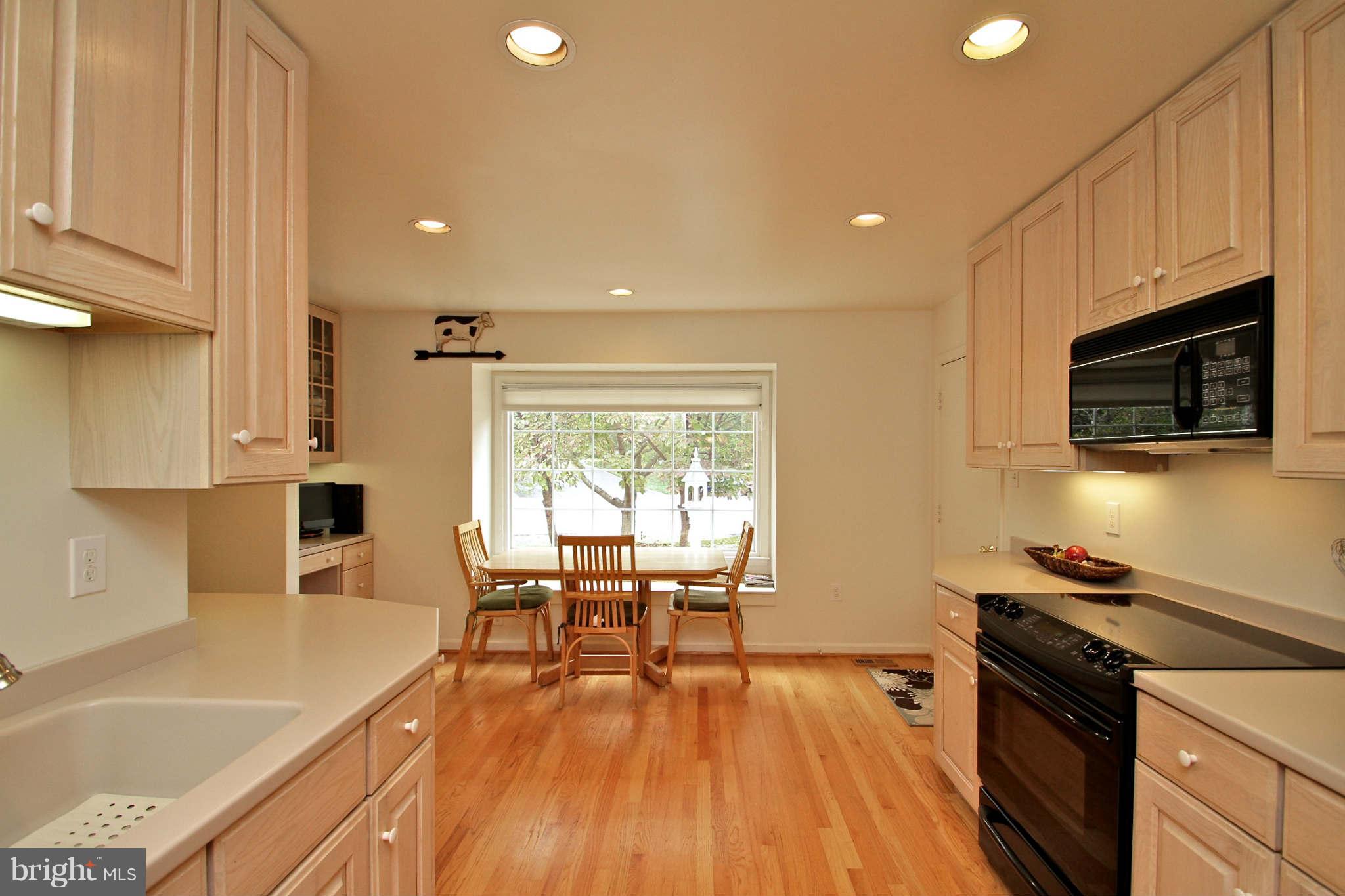 2014 Adams Hill Road Vienna, VA 22182 - Photo 8 of 30 Kitchen
