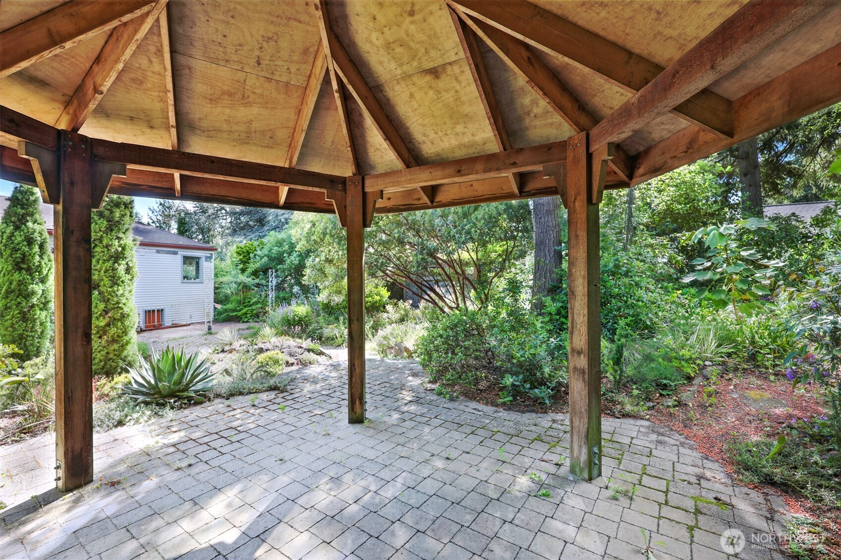 4010 Southwest 106th Street Seattle, WA 98146 - Photo 3 of 11