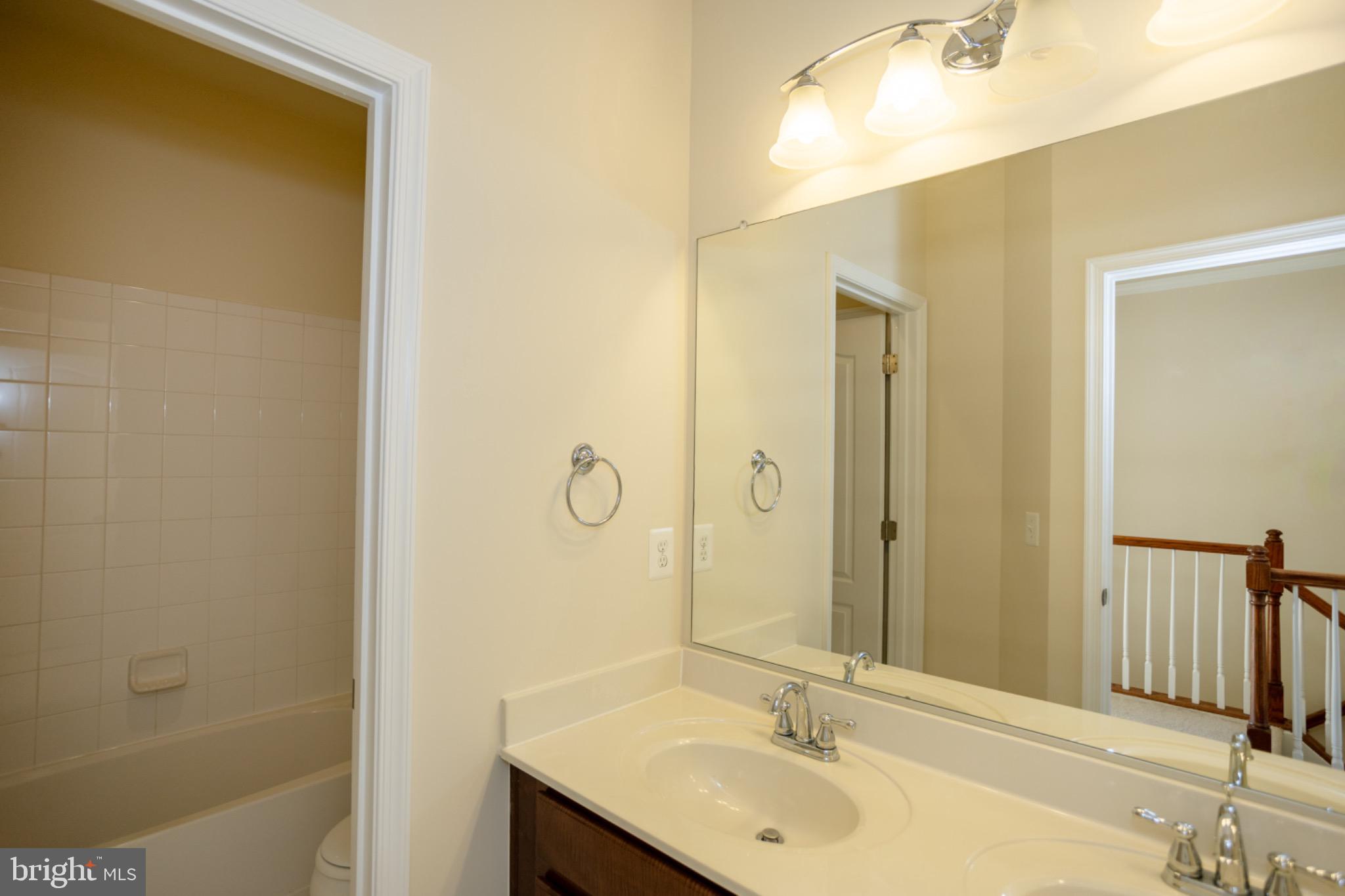 8941 Quarry Road Manassas, VA 20110 - Photo 33 of 44 3rd Floor Full Bath