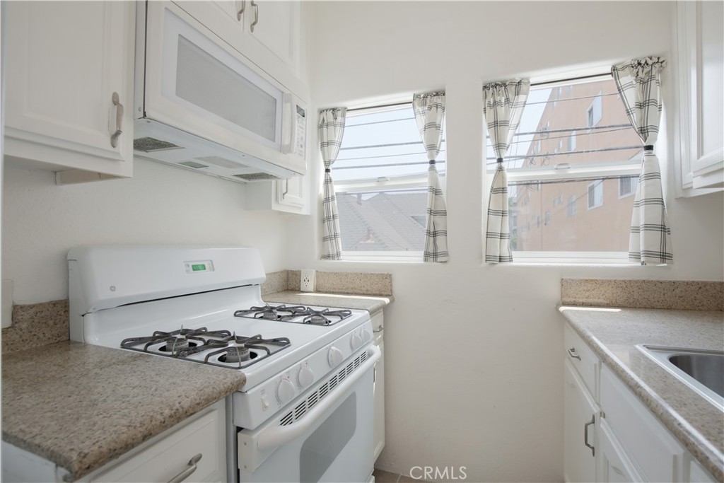 354 Chestnut Avenue, Unit 33 Long Beach, CA 90802 - Photo 2 of 12