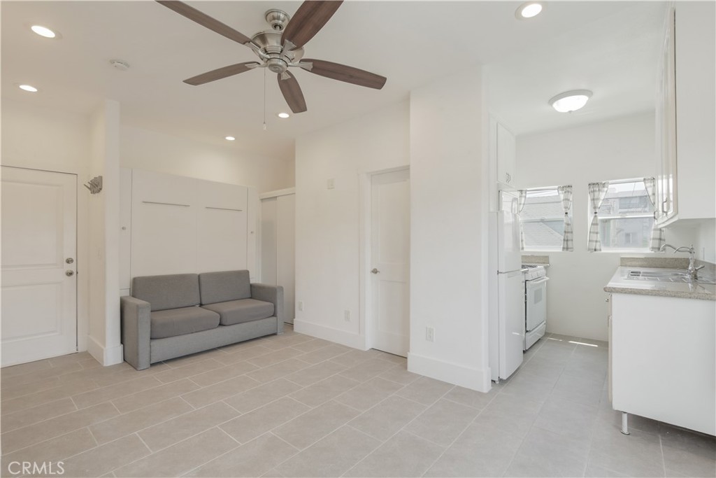 354 Chestnut Avenue, Unit 33 Long Beach, CA 90802 - Photo 4 of 12