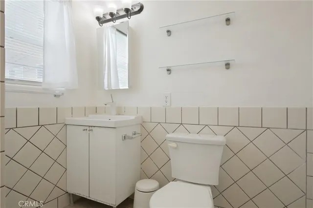 $210,000 | 354 Chestnut Avenue, Unit 33, Long Beach, CA 90802