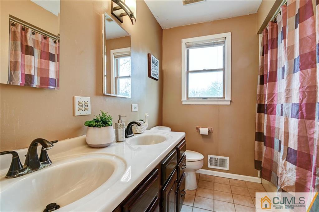 16 Thomas Road Somerset, NJ 08873 - Photo 20 of 25 Gallery Image 20