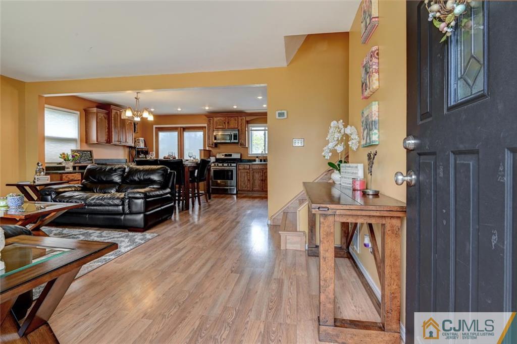 16 Thomas Road Somerset, NJ 08873 - Photo 5 of 25 Gallery Image 5