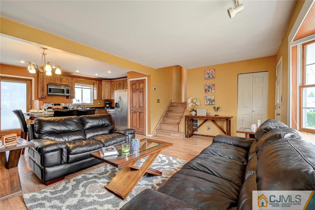 16 Thomas Road Somerset, NJ 08873 - Photo 8 of 25 Gallery Image 8