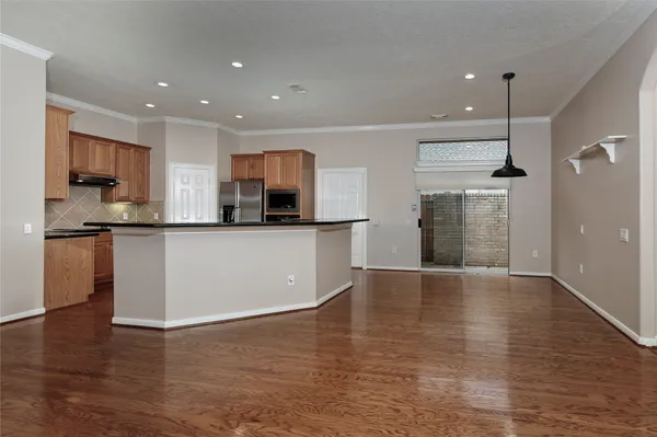 $445,000 | 146 East Northcastle Circle, The Woodlands, TX 77384