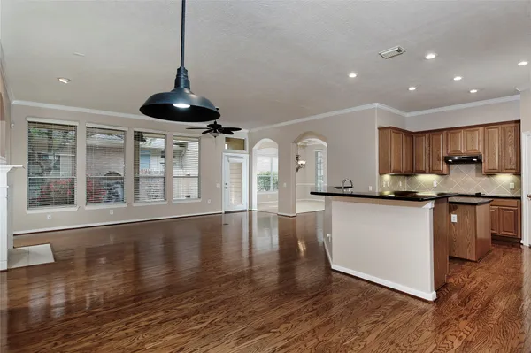 $445,000 | 146 East Northcastle Circle, The Woodlands, TX 77384