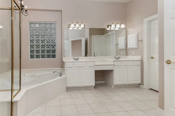 $445,000 | 146 East Northcastle Circle, The Woodlands, TX 77384