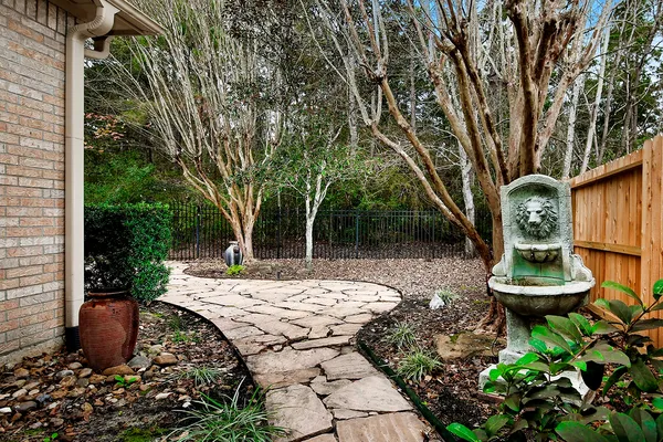 $445,000 | 146 East Northcastle Circle, The Woodlands, TX 77384