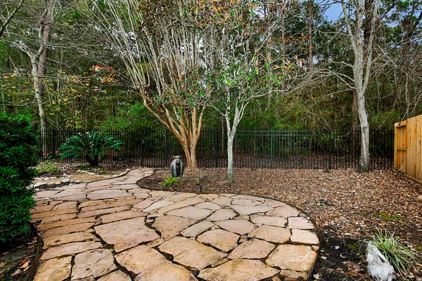 $445,000 | 146 East Northcastle Circle, The Woodlands, TX 77384