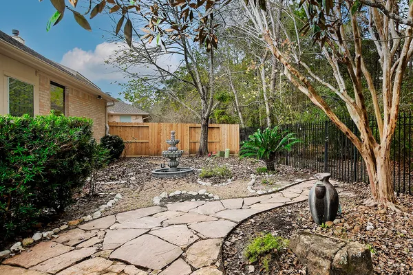 $445,000 | 146 East Northcastle Circle, The Woodlands, TX 77384