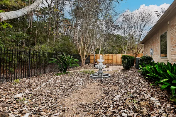 $445,000 | 146 East Northcastle Circle, The Woodlands, TX 77384