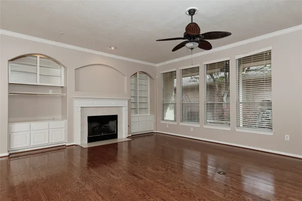 $445,000 | 146 East Northcastle Circle, The Woodlands, TX 77384