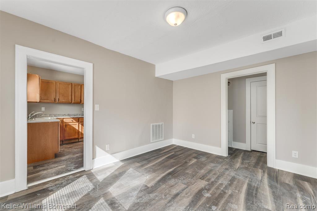 22065 Linwood Eastpointe, MI 48021 - Photo 8 of 27
