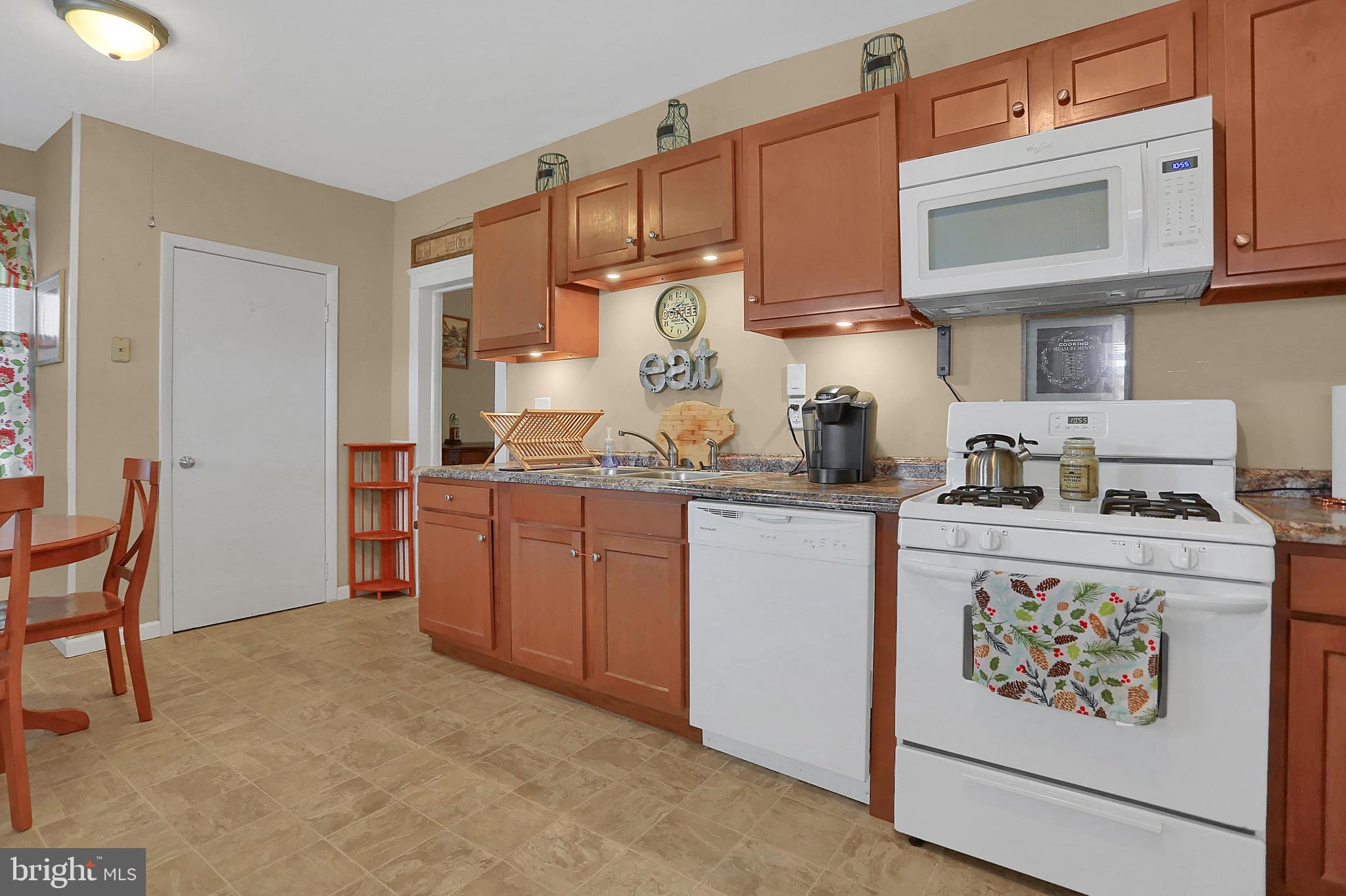 896 Baltimore Street Hanover, PA 17331 - Photo 4 of 22 Gallery Image 4