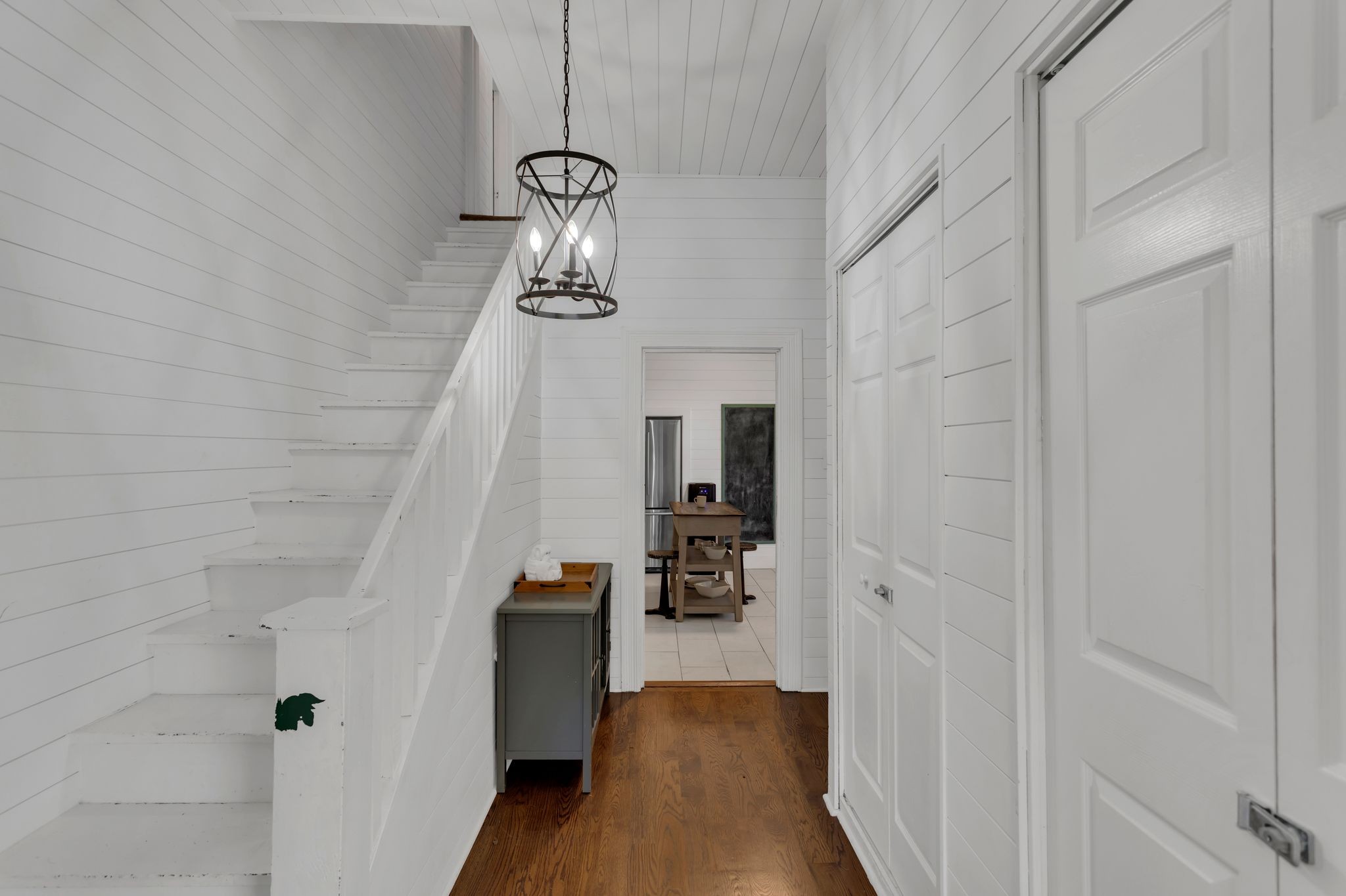 105 3rd Avenue Columbia, TN 38401 - Photo 12 of 21 a view of hallway with stairs
