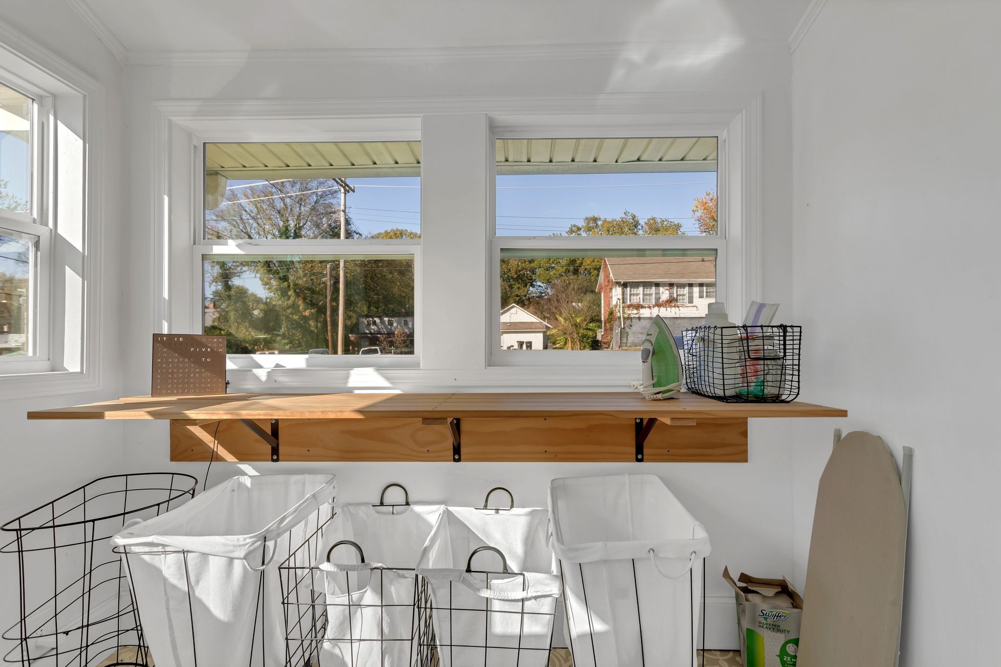 105 3rd Avenue Columbia, TN 38401 - Photo 20 of 21 a living room with large window