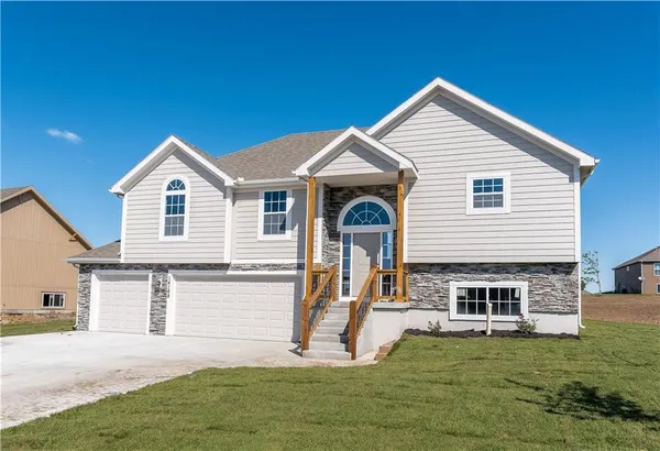 $439,950 | 15612 Austin Court, Basehor, KS 66007