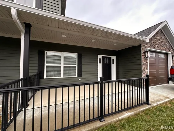 $1,950 | 3795 High Pointe Drive, Newburgh, IN 47630