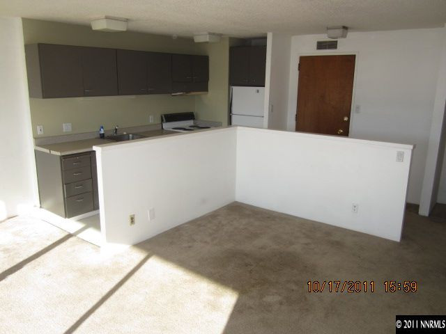 100 North Arlington Avenue, Unit 19H Reno, NV 89501 - Photo 7 of 11 a view of cabinets
