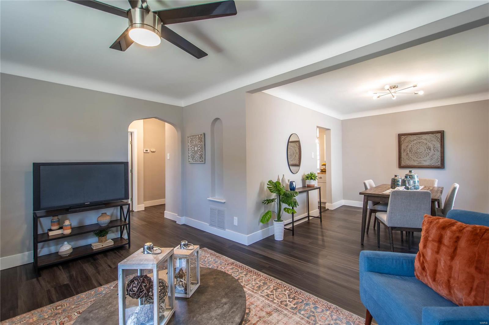 9509 MacKenzie Road St. Louis, MO 63123 - Photo 8 of 44 Gallery Image 8