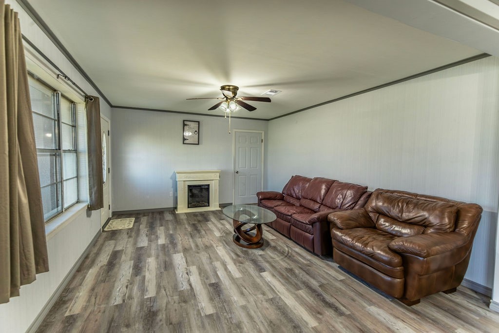 236 Old San Felipe Road Sealy, TX 77474 - Photo 6 of 20 Family room
