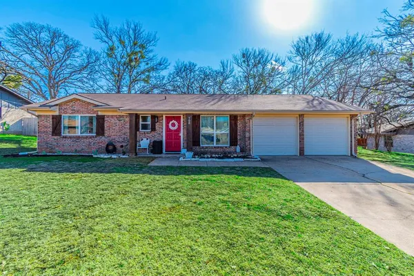 $1,900 | 708 North Stewart Street, Azle, TX 76020