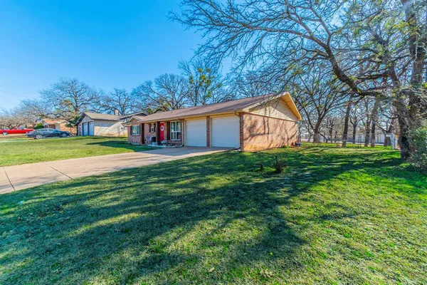 $1,900 | 708 North Stewart Street, Azle, TX 76020