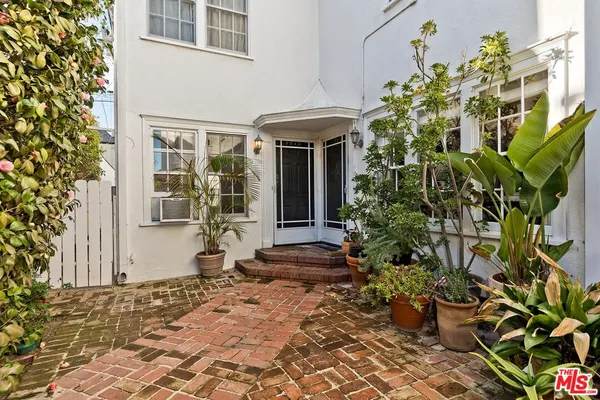 $3,650 | 441 1/2 South Palm Drive, Beverly Hills, CA 90212