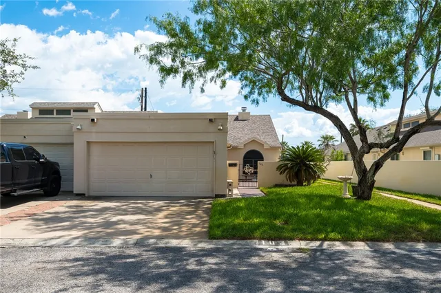 $244,900 | 102 Sugar Creek Drive, Rockport, TX 78382