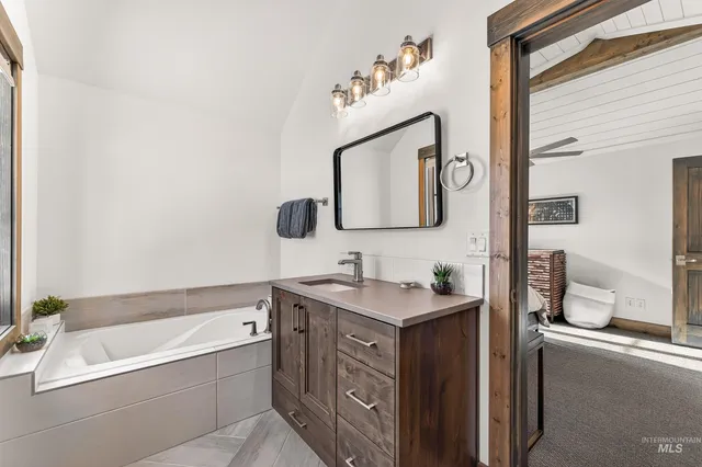 $1,195,000 | 71 Golden Bar Court, Donnelly, ID 83615