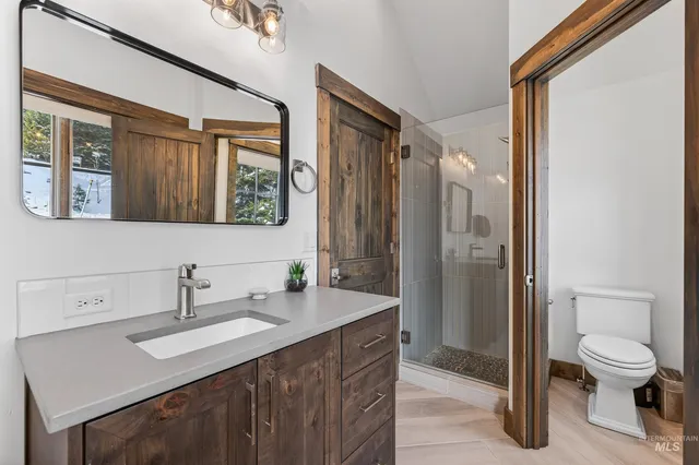 $1,195,000 | 71 Golden Bar Court, Donnelly, ID 83615