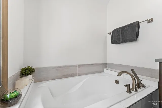 $1,195,000 | 71 Golden Bar Court, Donnelly, ID 83615