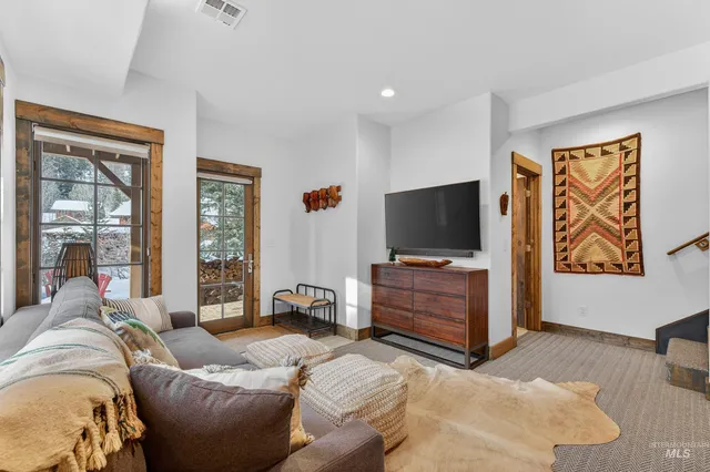 $1,195,000 | 71 Golden Bar Court, Donnelly, ID 83615