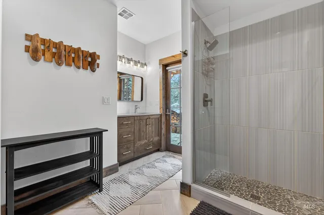 $1,195,000 | 71 Golden Bar Court, Donnelly, ID 83615