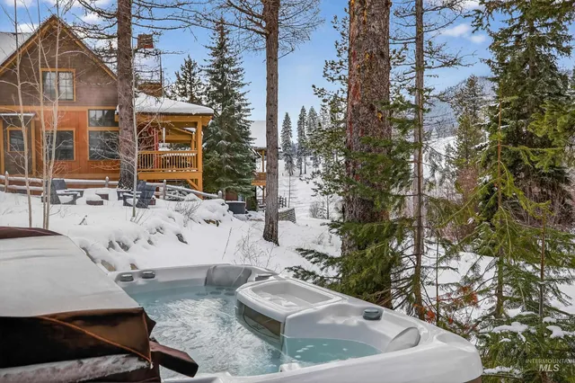 $1,195,000 | 71 Golden Bar Court, Donnelly, ID 83615