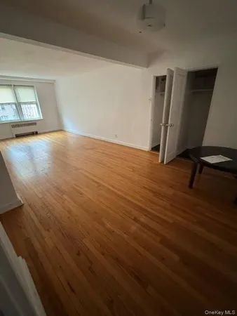 $180,000 | 2090 Barnes Avenue, Unit 4D | Pelham Parkway