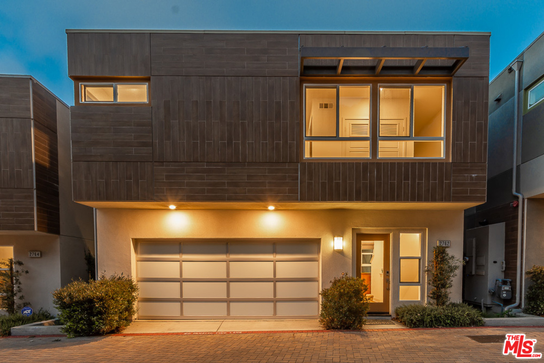 2762 Wright Lane Los Angeles, CA 90068 - Photo 1 of 25