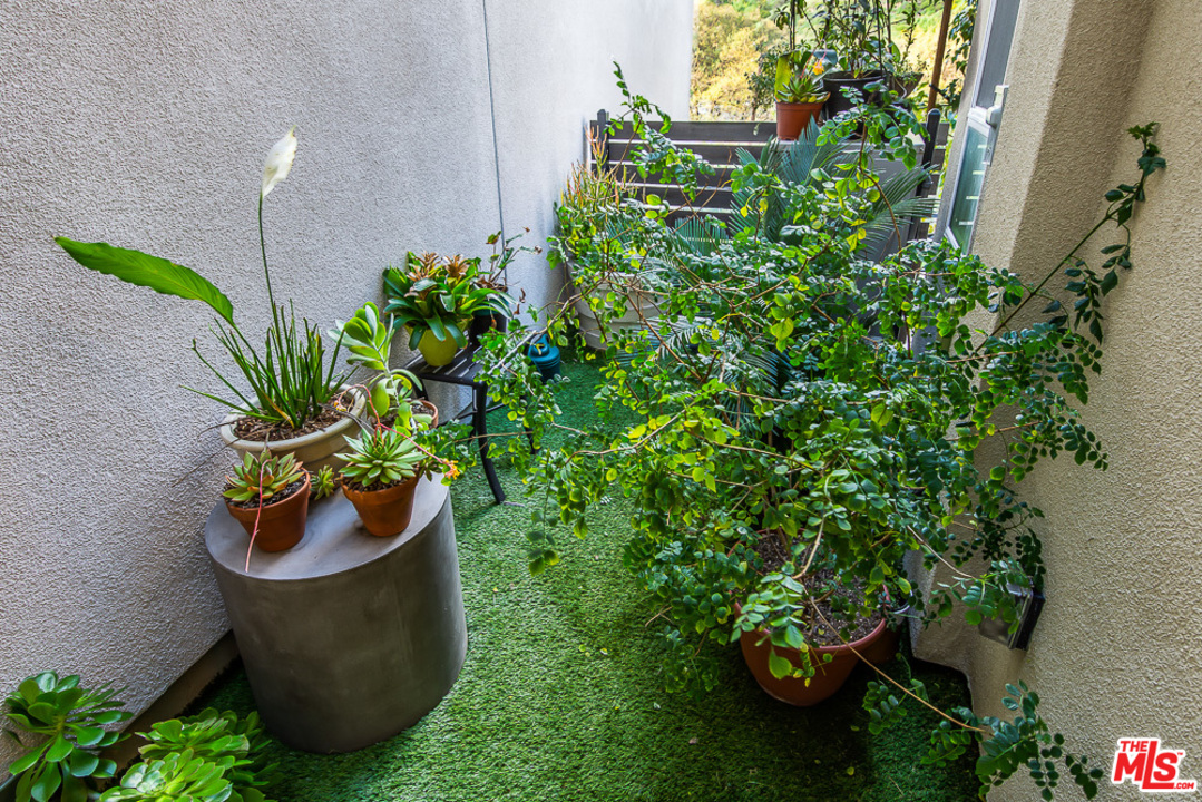2762 Wright Lane Los Angeles, CA 90068 - Photo 11 of 25