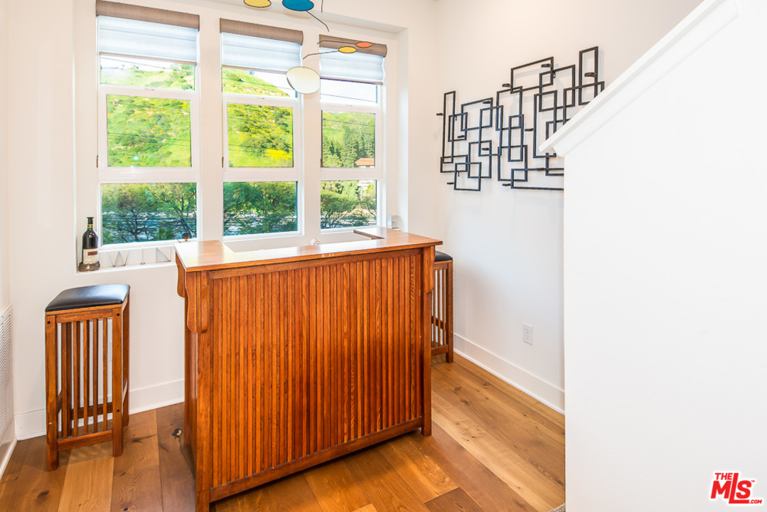 2762 Wright Lane Los Angeles, CA 90068 - Photo 15 of 25