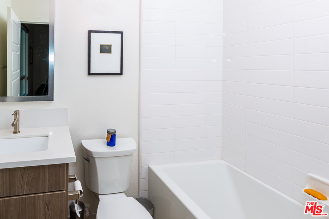 2762 Wright Lane Los Angeles, CA 90068 - Photo 17 of 25