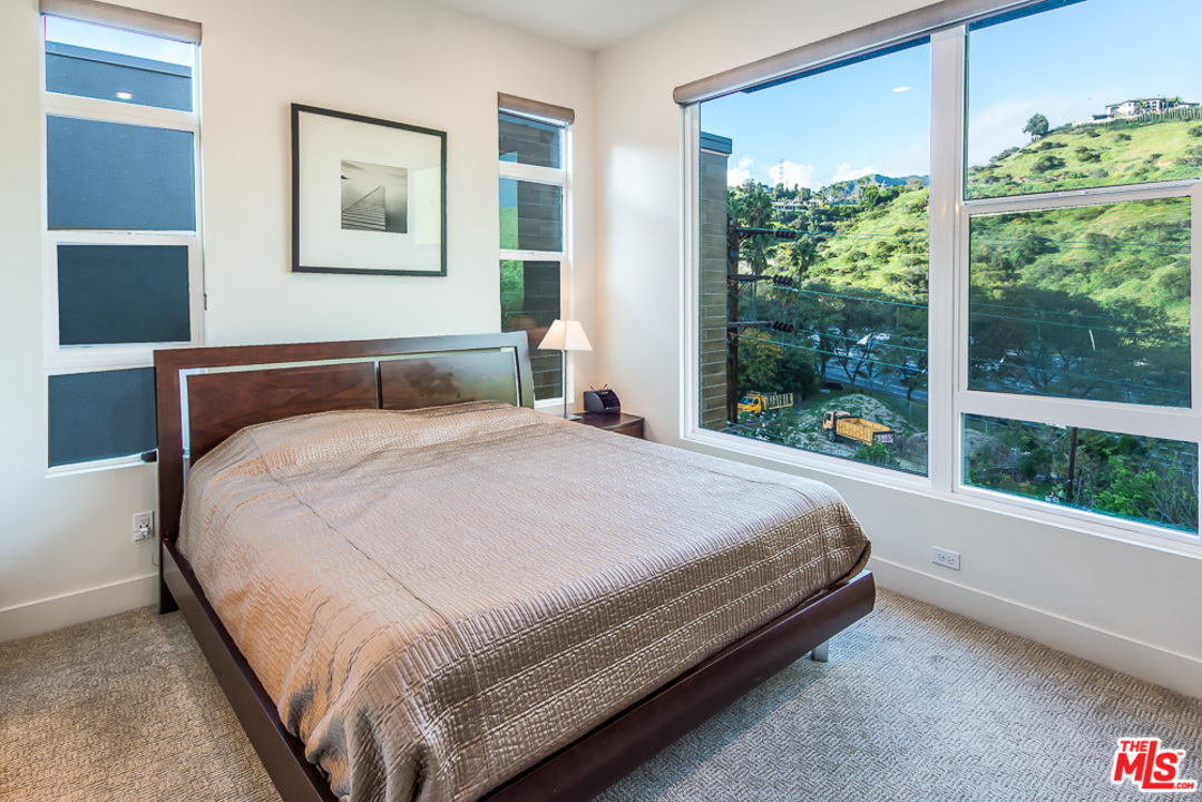 2762 Wright Lane Los Angeles, CA 90068 - Photo 18 of 25