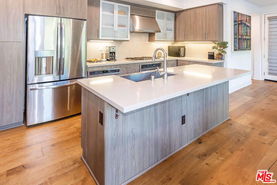 2762 Wright Lane Los Angeles, CA 90068 - Photo 6 of 25