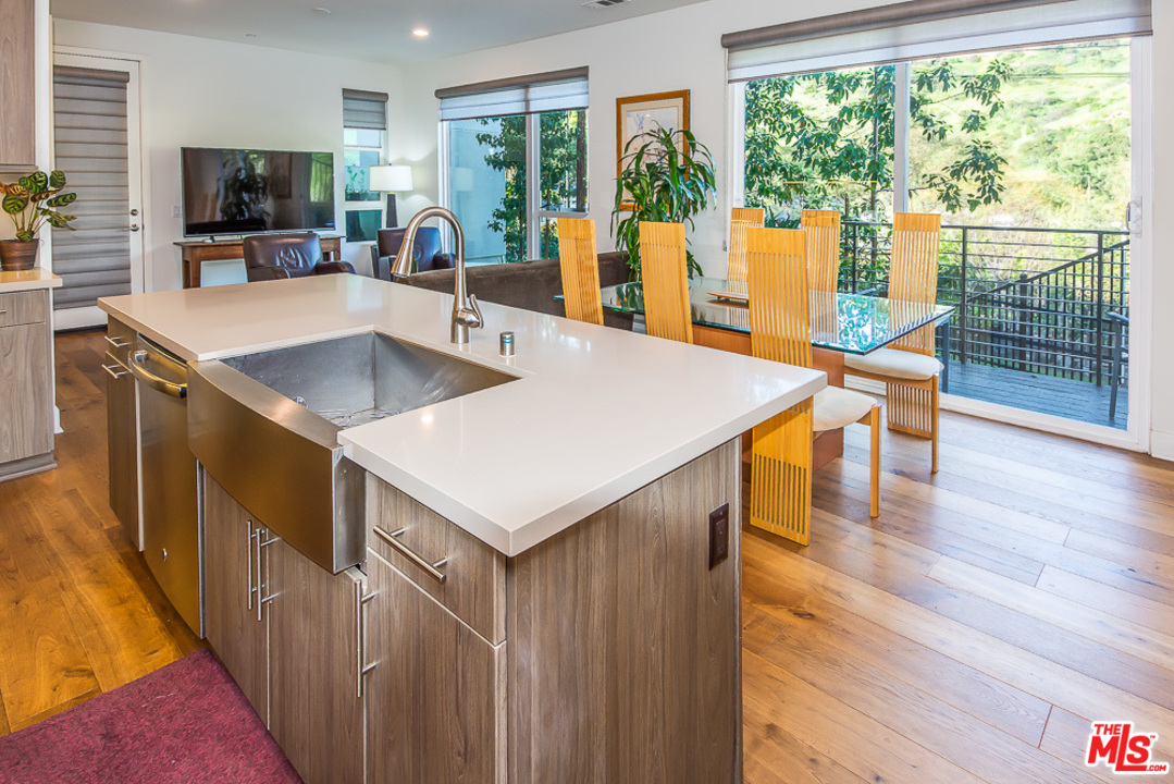 2762 Wright Lane Los Angeles, CA 90068 - Photo 8 of 25