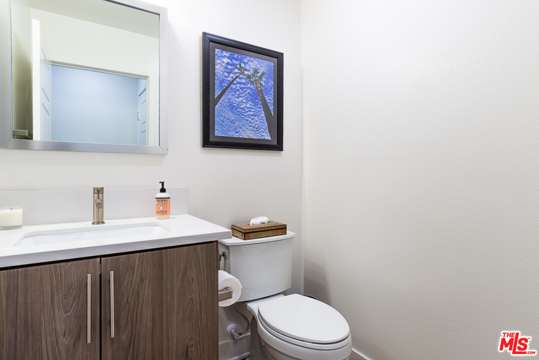 2762 Wright Lane Los Angeles, CA 90068 - Photo 10 of 25