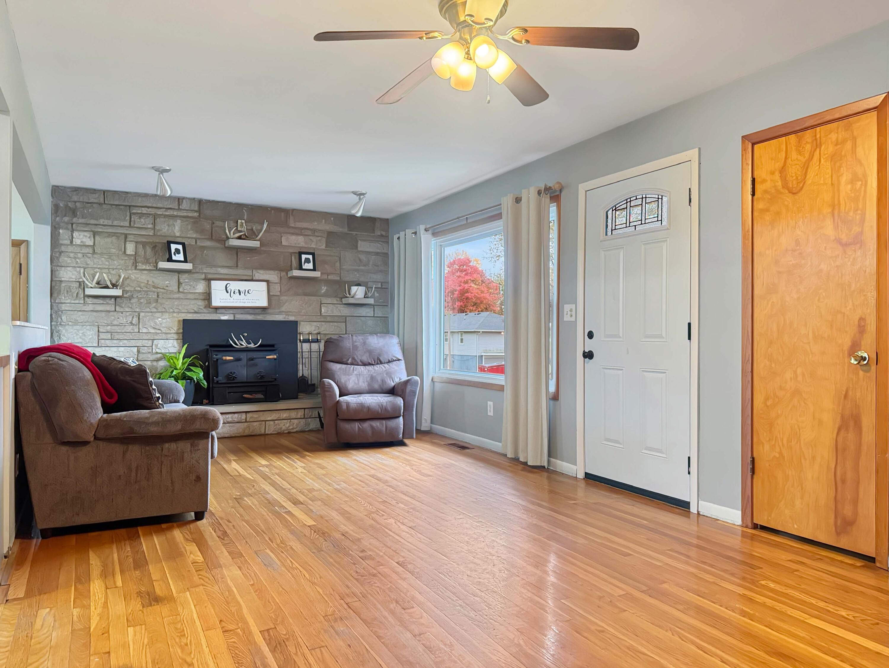 3770 Bosart Road Springfield, OH 45503 - Photo 14 of 53 Living Room