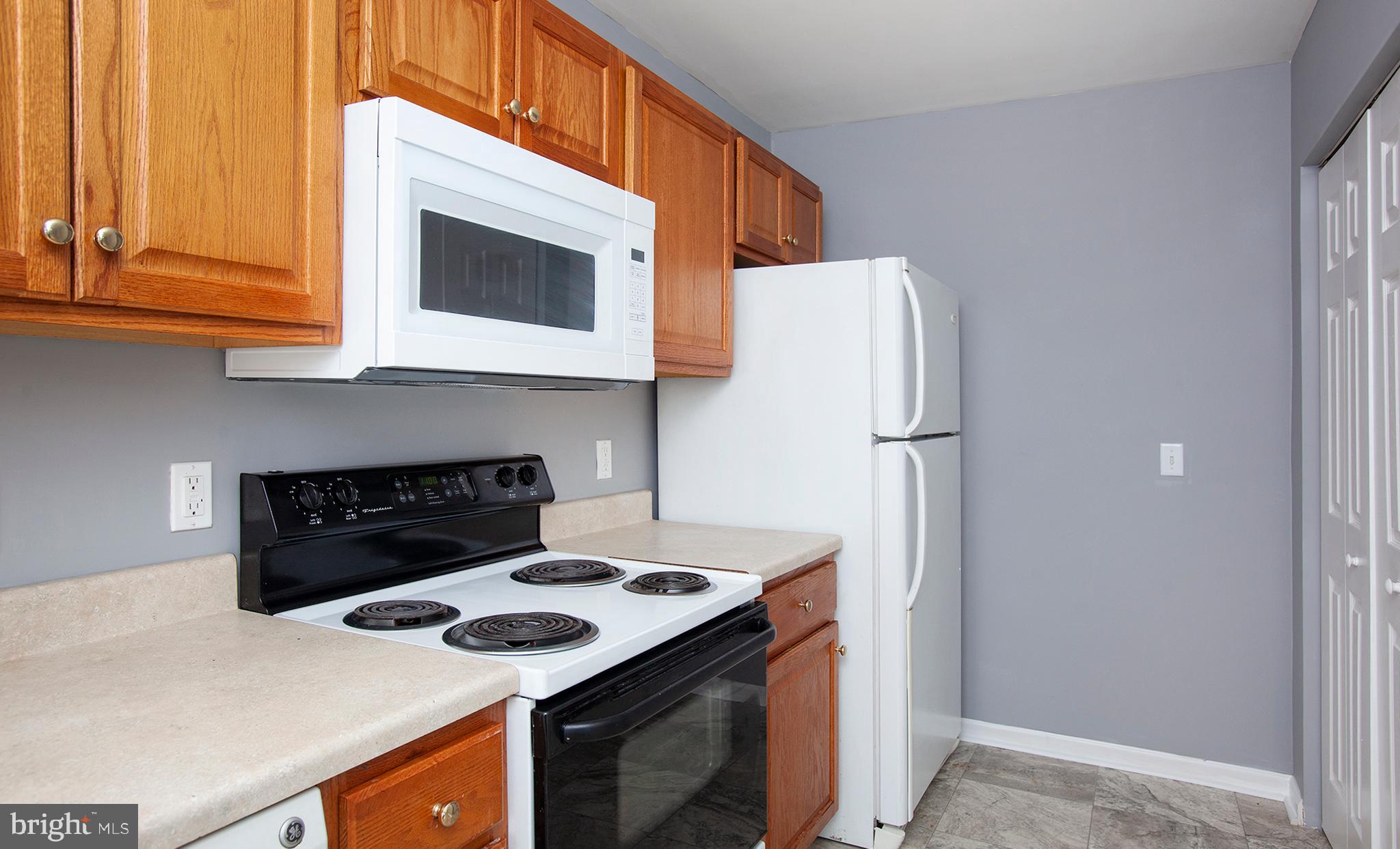 1031 Oberlin Road Middletown, PA 17057 - Photo 14 of 39 a kitchen with a stove and a refrigerator